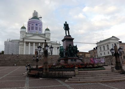 Katedrála v Helsinkách, věž je v rekonstrukci.